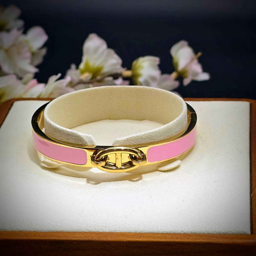Chic Hinged Bangle Bracelet – Elevate Your Style with Timeless Elegance