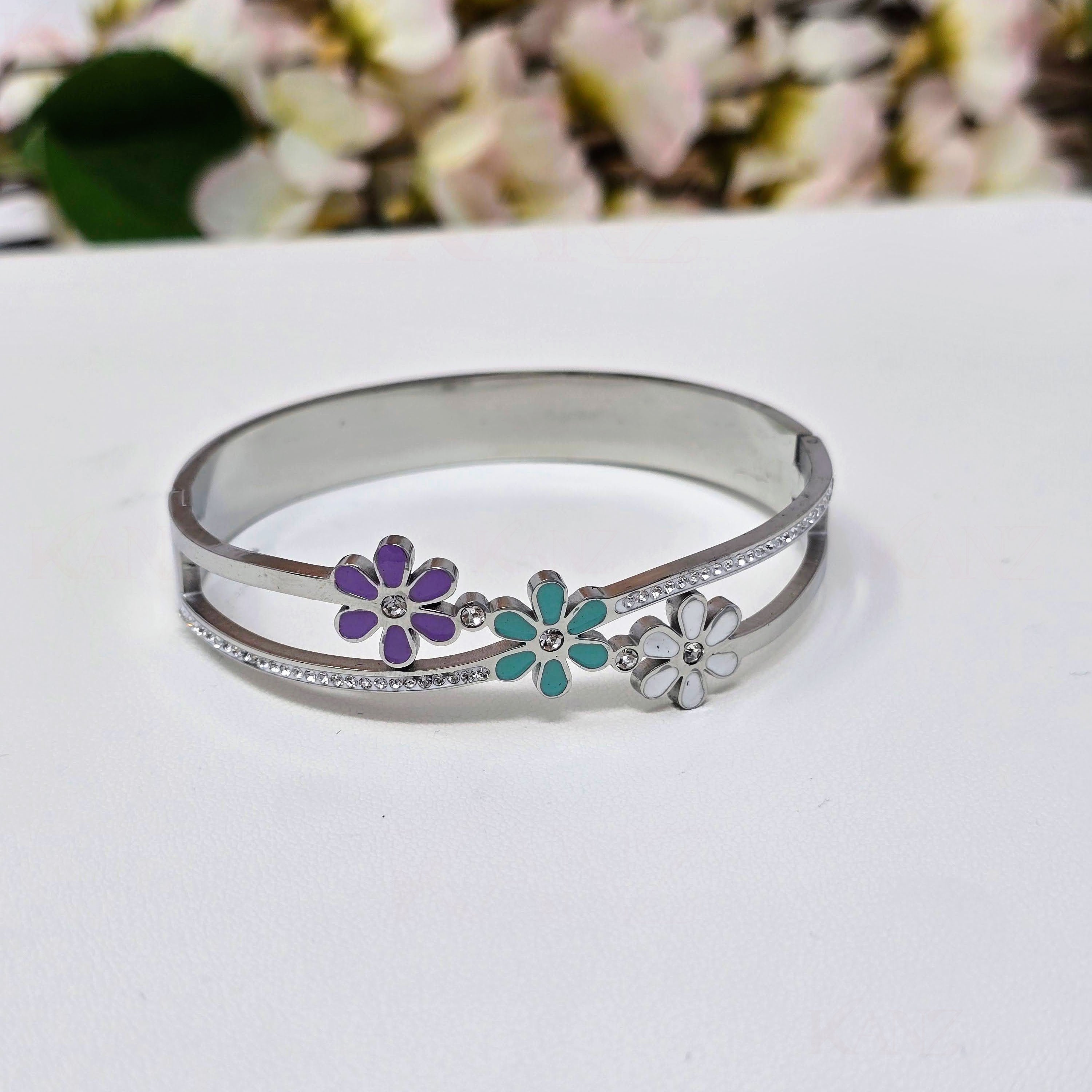 Three Bloom Enamel Daisy Stainless Steel Hinged Bangle